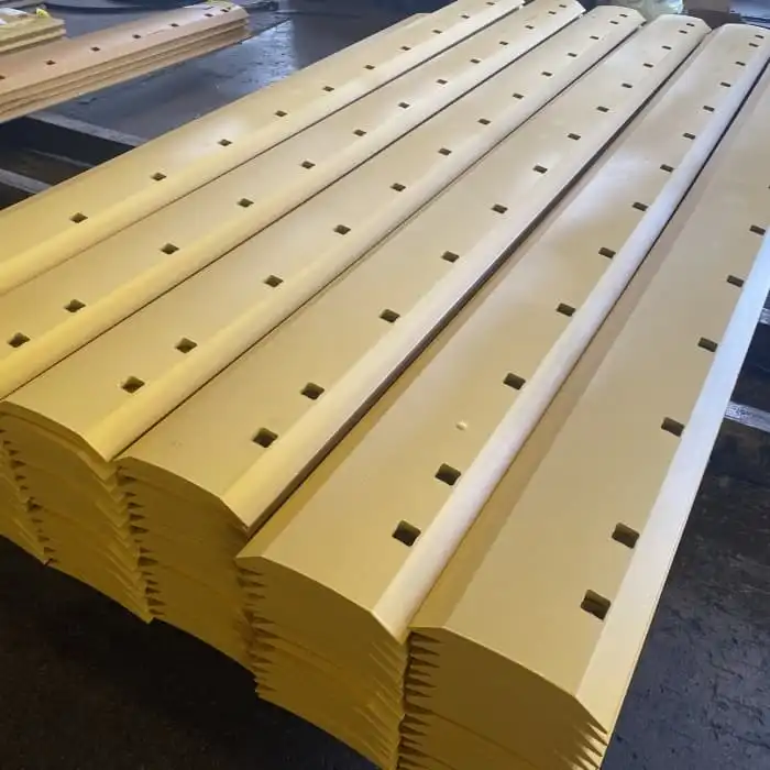 What Are the Material Advantages of High Carbon Steel in the Grader Blade 7D1158?