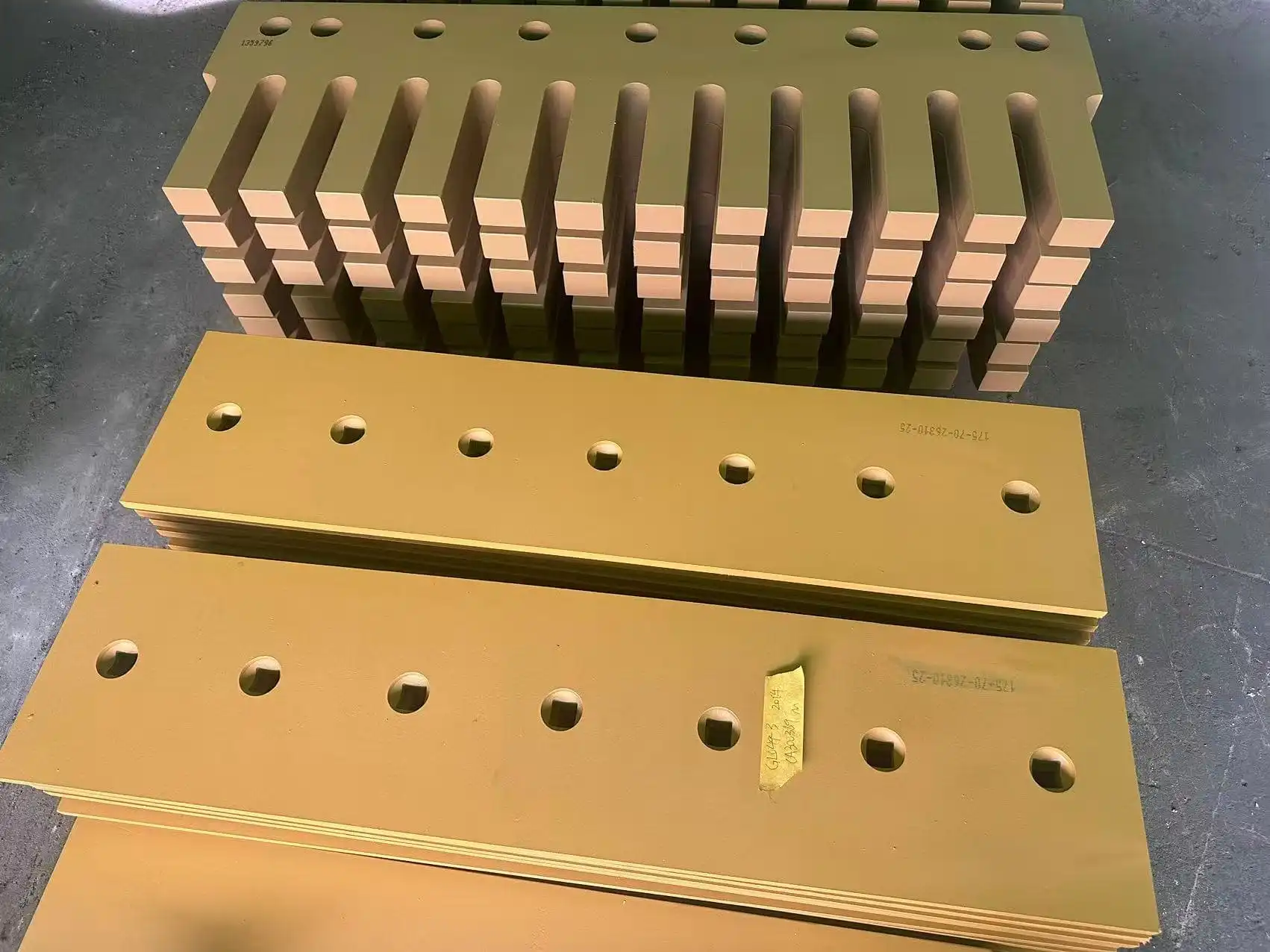 Is the Dozer Edge-Cutting 4T3013 reversible?